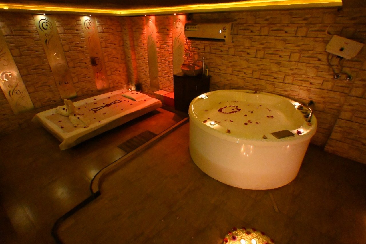 Royal Oak Spa Interior 1